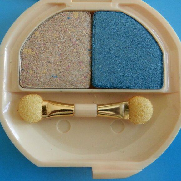Vtg. 90s YVES ROCHER Luminelle Compact Eyeshadow Duo GIVERNY- Nude marble/ Blue - Picture 1 of 8